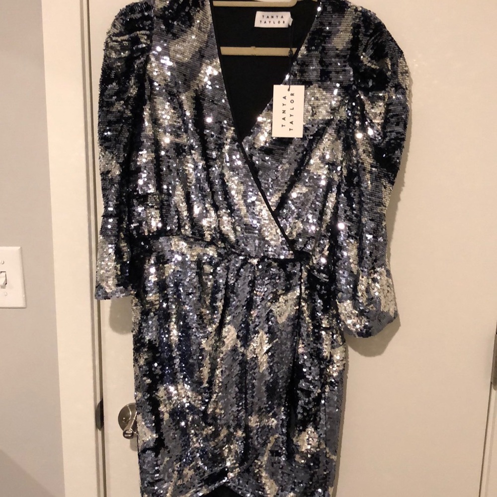 BRAND NEW NEVER WORN SEQUIN MINI